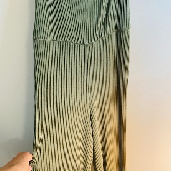 Jumpsuit - Picture 3 of 4